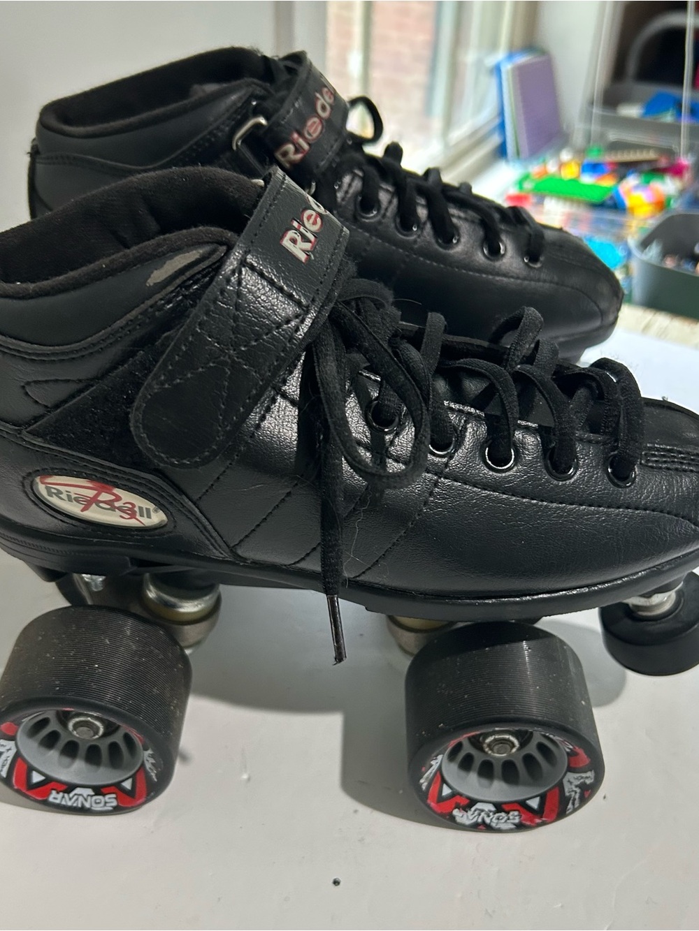 Riedell R3 Roller Skates Black Size 5 Cayman Super Grip Zoom
Quad skates